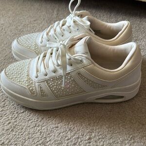 WOMENS SKECHERS AIR COOLED MEMORY FOAM SNEAKERS